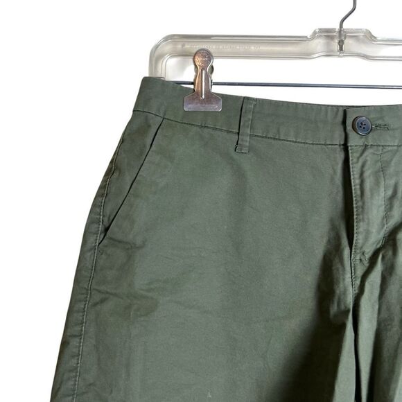 3 for $30! Old navy women's Green chino Shorts - Picture 2 of 6